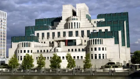 MI6 Introduces Dark Web Portal to Recruit Spies in the Russian Federation